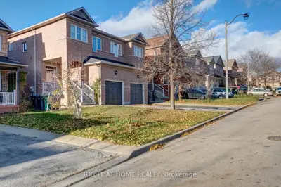 53 E Silent Pond Crescent, Brampton, On L6v 4s9
