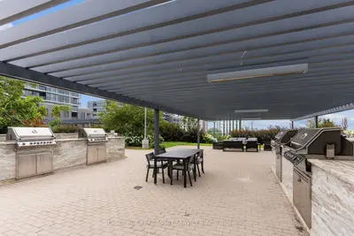 30 Gibbs Road 1009, Toronto, On M9b 0e4