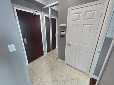 208 Enfield Place 3808, Mississauga, On L5b 0g8