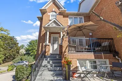 116 Rory Road 8, Toronto, On M6l 3g1