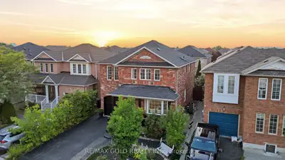 30 Schooner Drive, Brampton, On L7a 3h3
