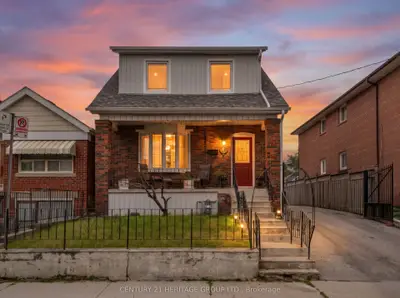 33 Sanderstead Avenue, Toronto, On M6e 4x6