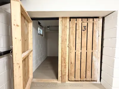 1342 Weston Road, Toronto, On M6m 4r5