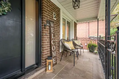 5 Mountbatten Road, Toronto, On M9p 1y8