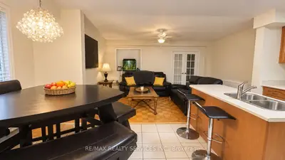 39 Cadillac Crescent, Brampton, On L7a 3b3