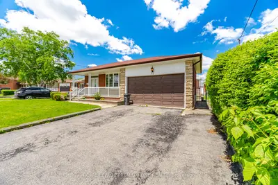 25 Islay Court, Toronto, On M9m 1v4