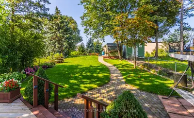 32 Falconer Drive, Mississauga, On L5n 1m4