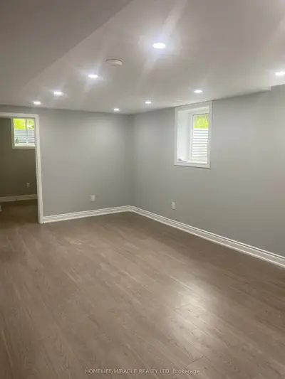 53 Parkside Drive Bsmt, Brampton, On L6y 3a1