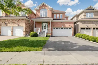 8 Lynngrove Way, Brampton, On L6p 2n7