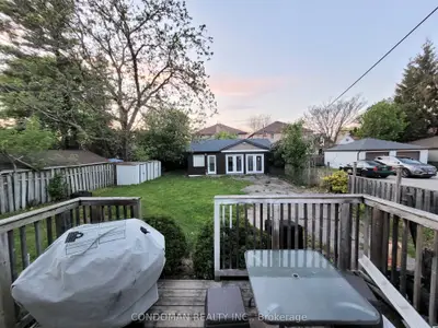 22 Fairfield Avenue Coachhouse, Toronto, On M8v 2h9