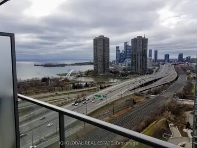 103 The Queensway Way 1807, Toronto, On M6s 5b3