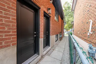 31 Mariposa Avenue C, Toronto, On M6n 4a1