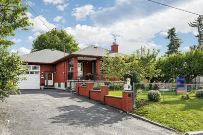 2 Dorking Crescent, Toronto, On M3m 2b6