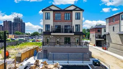 725 Front Royal Street 24, Mississauga, On L4y 0c8