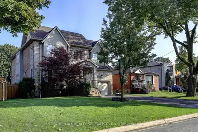 7 Fairlin Drive, Toronto, On M9b 4j1