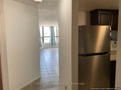 25 Agnes Street 302, Mississauga, On L5b 3x7