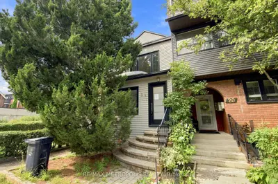 24 Marion Street, Toronto, On M6r 1e5