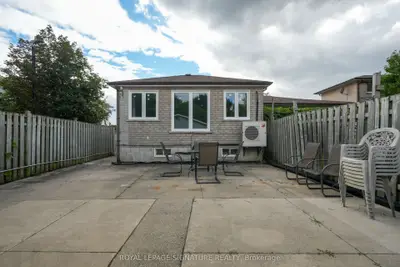 674 Abana Road Lower, Mississauga, On L5a 1h4