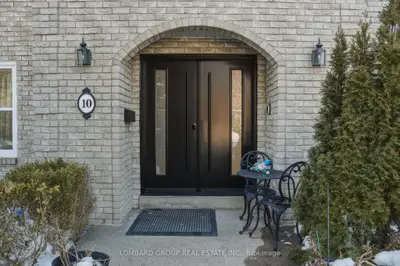 10 Whitmore Court, Brampton, On L6z 2a5