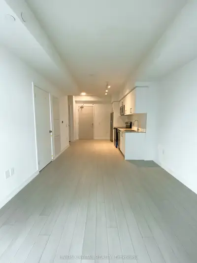 4010 Eglinton Avenue W 1916, Toronto, On M9a 0g5