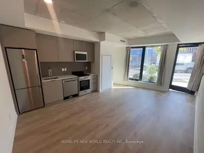 1 Vine Avenue 102, Toronto, On M6p 0c8