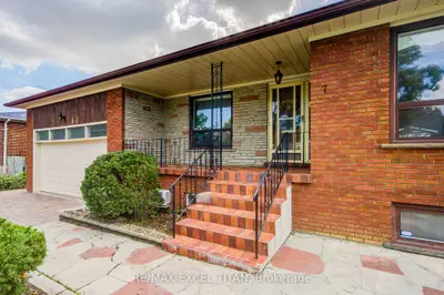7 Muir Avenue, Toronto, On M9l 1h4