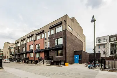 142 William Duncan Road 18, Toronto, On M3k 0c1