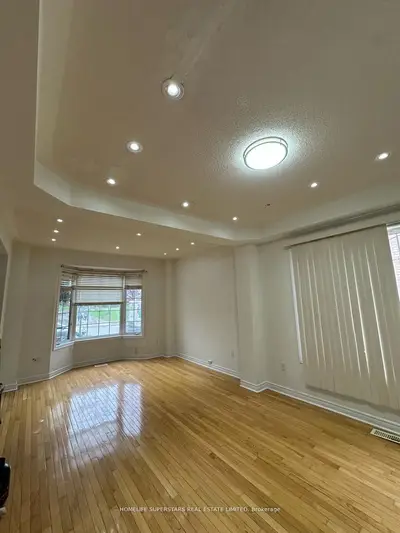 41 Thorndale Road, Brampton, On L6p 1g9