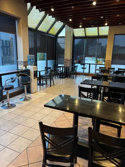 333 Dundas St E Street, Mississauga, On L5a 1x1