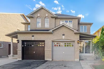 101 Crystalview Crescent, Brampton, On L6p 2s2
