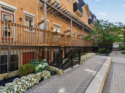400 Hopewell Avenue 108, Toronto, On M6e 2s2