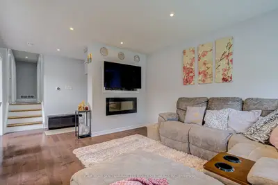 5 Hallow Crescent, Toronto, On M9w 2v8