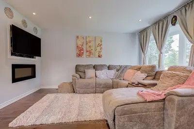 5 Hallow Crescent, Toronto, On M9w 2v8