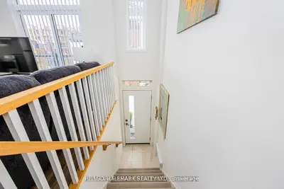 90 Canon Jackson Drive 207, Toronto, On M6m 0c1