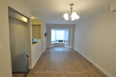1168 Arena Road 18, Mississauga, On L4y 4g7