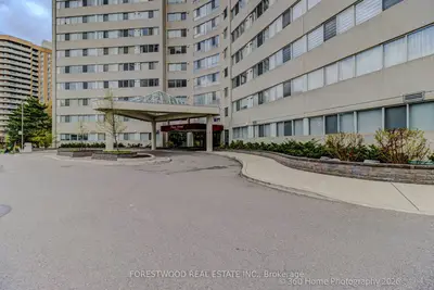 3700 Kaneff Crescent 2202, Mississauga, On L5a 4b8