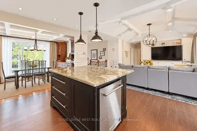 1422 Rebecca Street, Oakville, On L6l 1z5