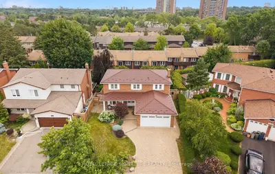 1892 Beechknoll Avenue, Mississauga, On L4w 2g3