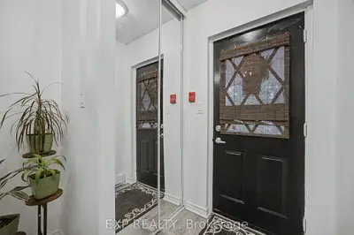 1000 Cedarglen Gate 501, Mississauga, On L5c 3z5