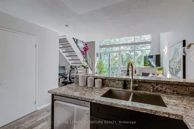200 Manitoba Street 203, Toronto, On M8y 3y9