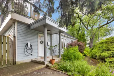 2 Foch Avenue, Toronto, On M8w 3w8