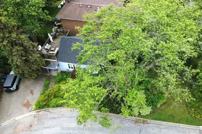 2 Foch Avenue, Toronto, On M8w 3w8