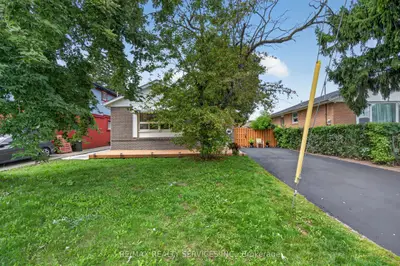 8 Leneck Avenue, Brampton, On L6x 2a7