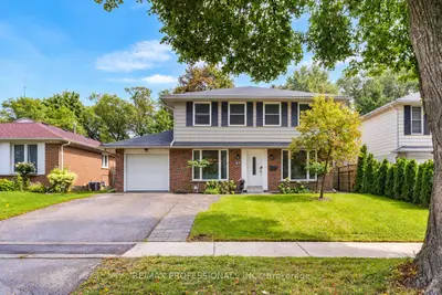 37 Birchleaf Crescent, Toronto, On M9r 2l5