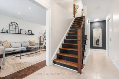 37 Birchleaf Crescent, Toronto, On M9r 2l5