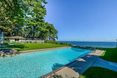 16 Ennisclare Drive W, Oakville, On L6j 4n2