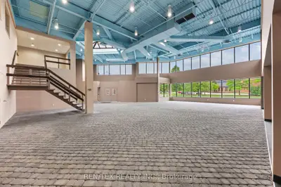 261 Ambassador Drive, Mississauga, On L5t 2j2