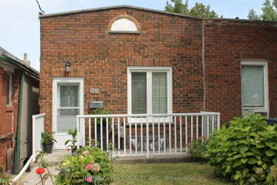 11a Woodcroft Crescent, Toronto, On M6e 1w7