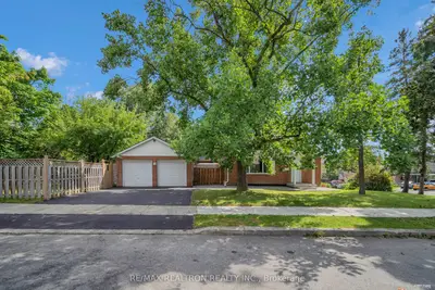 11 Harrow Drive, Toronto, On M6m 2x2