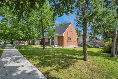 11 Harrow Drive, Toronto, On M6m 2x2